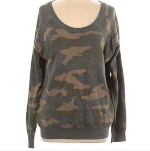 Women's Camouflage Sweater Size M